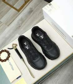 Picture of Louis Vuitton Shoes _SKULVsz38-45hnh032417339